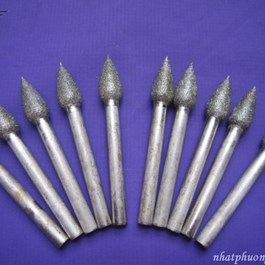 Mũi Khảm Đá Hình Bút Lông